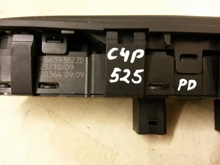 Citroen C4 I Picasso (2006 - 2013) 96639382ZD Блок кнопок стеклоподъемников — фото 2