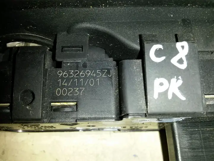 Citroen C8 (2002 - 2008) 96326945ZJ Кнопка стеклоподъемников — фото 2