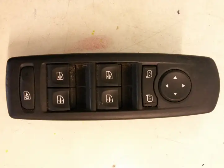 Renault Laguna III (2007 - 2015) 809610007RC Кнопка стеклоподъемников — фото 1