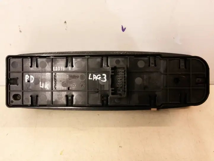Renault Laguna III (2007 - 2015) 809610007RC Блок кнопок стеклоподъемников — фото 4