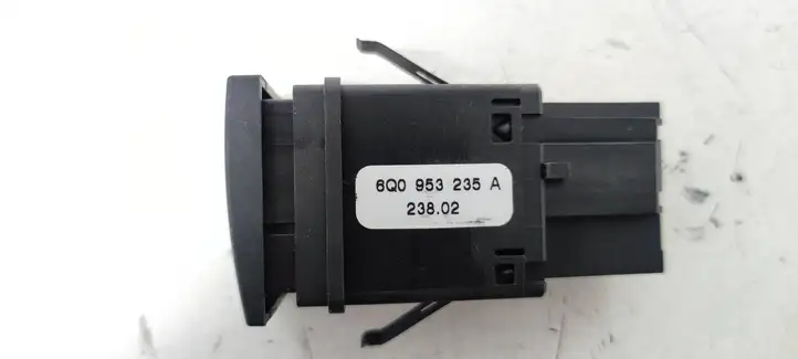 Volkswagen Polo (2001 - 2005)  6Q0953235A Включатель аварийных фонарей
