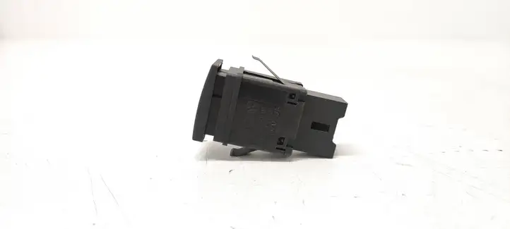 Volkswagen Polo (2001 - 2005)  6Q0953235A Включатель аварийных фонарей