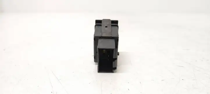 Volkswagen Polo (2001 - 2005)  6Q0953235A Включатель аварийных фонарей