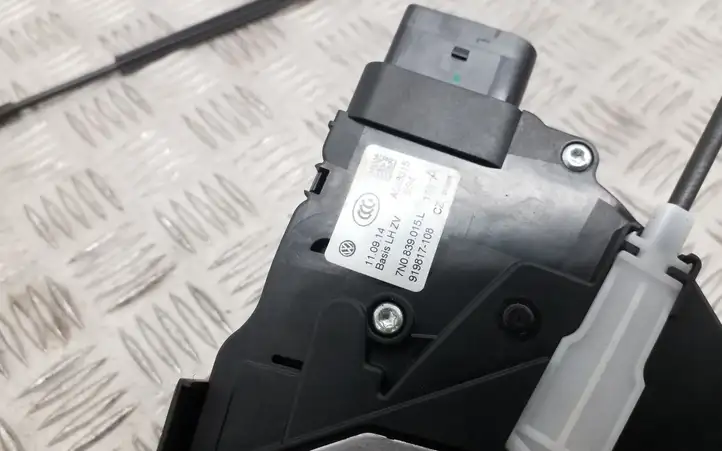 Volkswagen Sharan (2010 - 2015) 7N0839015L Замок раздвижной двери — фото 3
