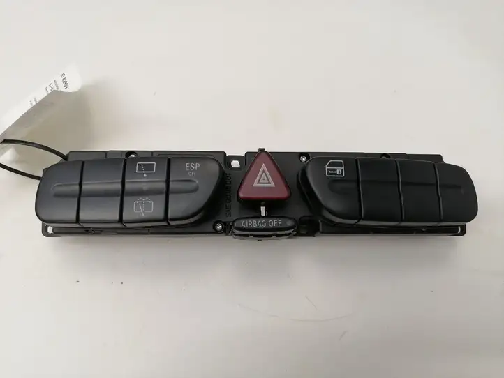 Mercedes-Benz C W203 (2000 - 2007) 2038218258 Другие включатели / ручки/ переключатели — фото 1