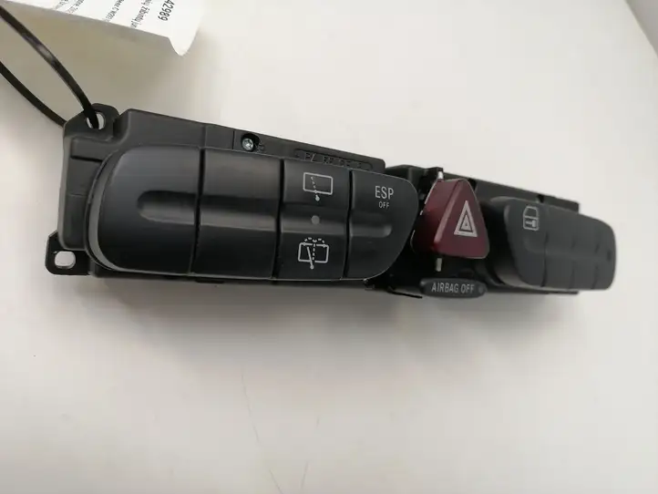 Mercedes-Benz C W203 (2000 - 2007) 2038218258 Другие включатели / ручки/ переключатели — фото 9