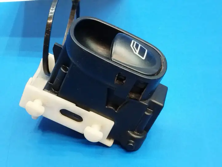 Mercedes-Benz C W203 (2000 - 2007)  A2038200210 Кнопка стеклоподъемников