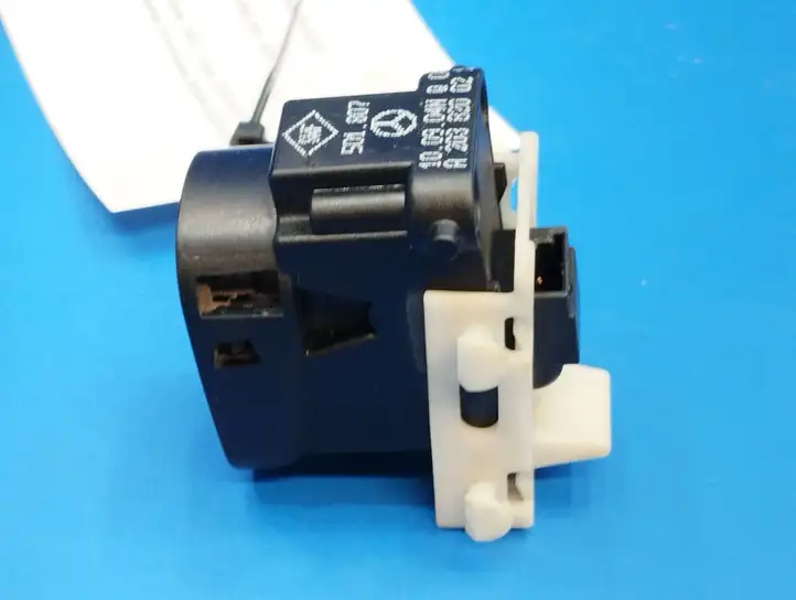 Mercedes-Benz C W203 (2000 - 2007)  A2038200210 Кнопка стеклоподъемников