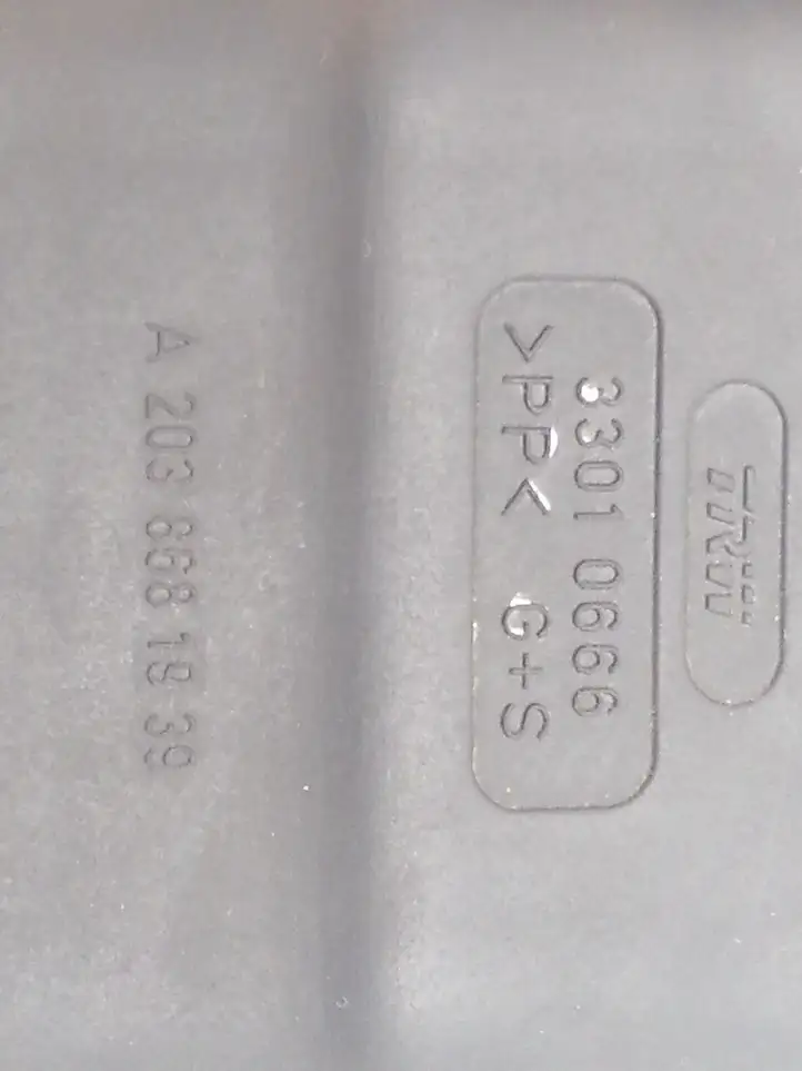 Mercedes-Benz C W203 (2000 - 2007) 2038602069 Замок заднего ремня — фото 5