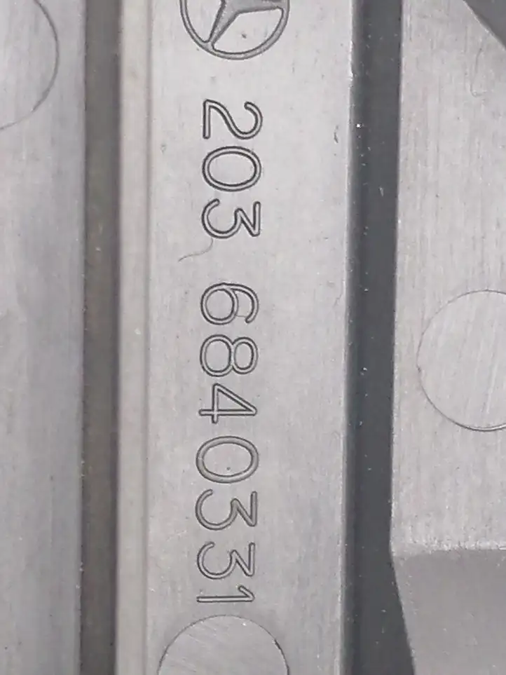 Mercedes-Benz C W203 (2000 - 2007)  2036840331 Другая деталь отделки багажника