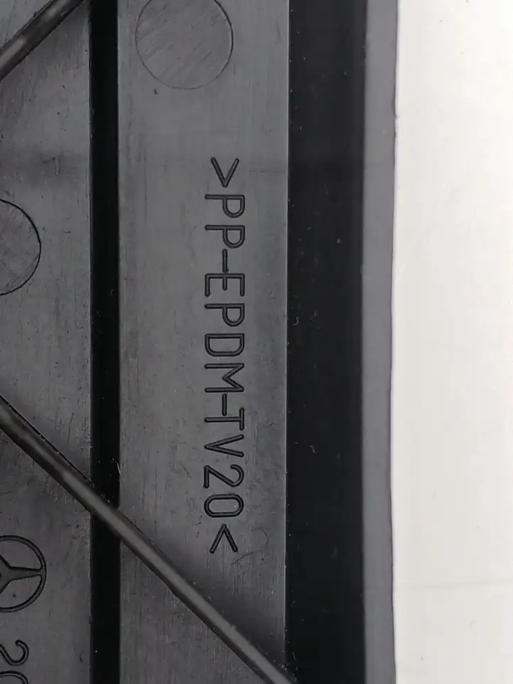 Mercedes-Benz C W203 (2000 - 2007)  2036840331 Другая деталь отделки багажника