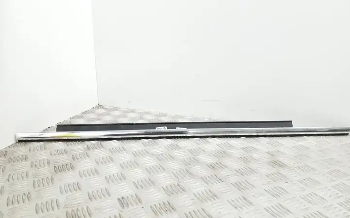 Audi Q5 SQ5 (2008 - 2012) 8R0853764C Накладка стекла задней двери — фото 1