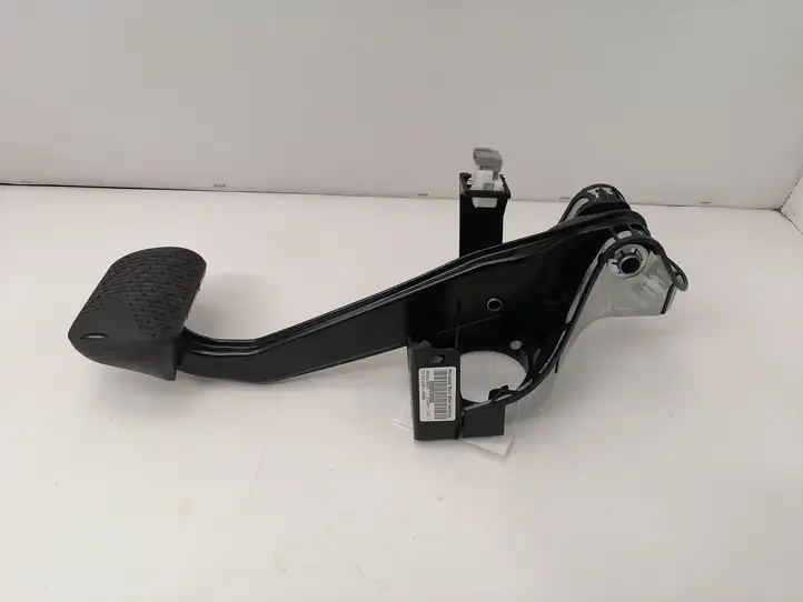 Mercedes-Benz E W212 (2009 - 2016)  pp204290021 Тормозная педаль