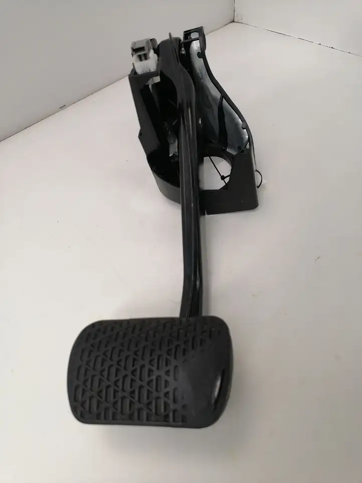 Mercedes-Benz E W212 (2009 - 2016)  pp204290021 Тормозная педаль