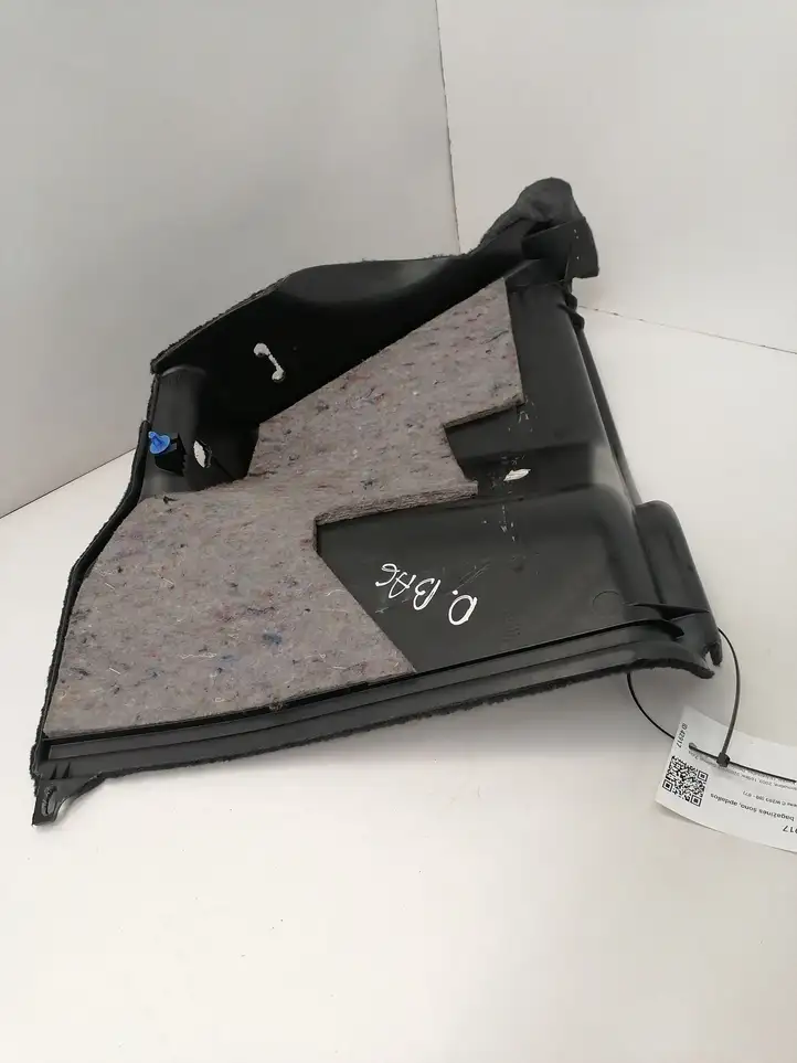 Mercedes-Benz C W203 (2000 - 2007)  A2036908425 Нижний отделочный щит бока багажника