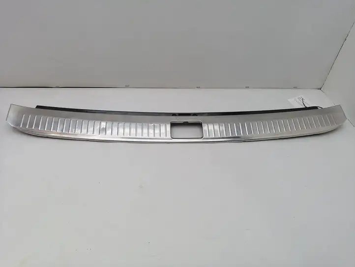 Mercedes-Benz C W203 (2000 - 2007)  A2036901887 Отделка порога багажника