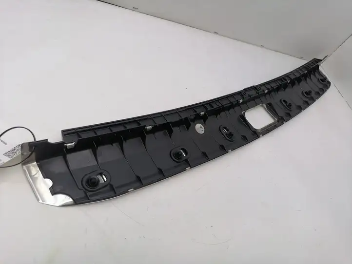 Mercedes-Benz C W203 (2000 - 2007)  A2036901887 Отделка порога багажника