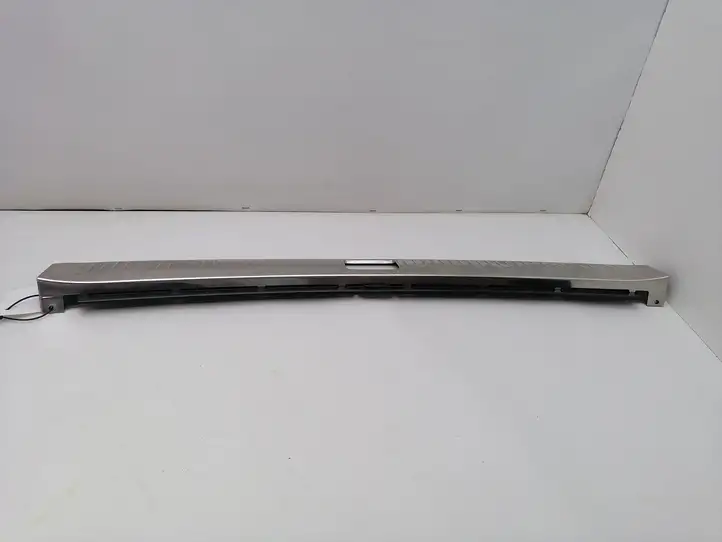 Mercedes-Benz C W203 (2000 - 2007)  A2036901887 Отделка порога багажника