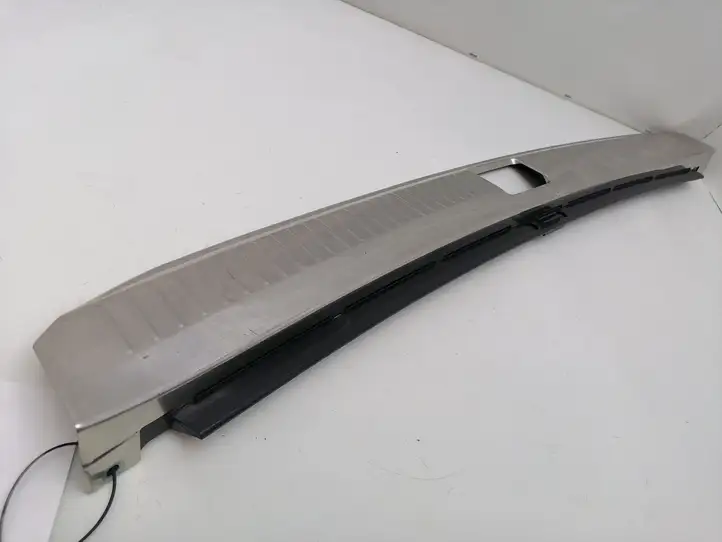 Mercedes-Benz C W203 (2000 - 2007)  A2036901887 Отделка порога багажника