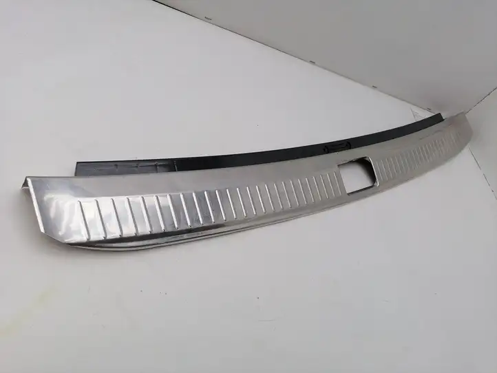 Mercedes-Benz C W203 (2000 - 2007)  A2036901887 Отделка порога багажника