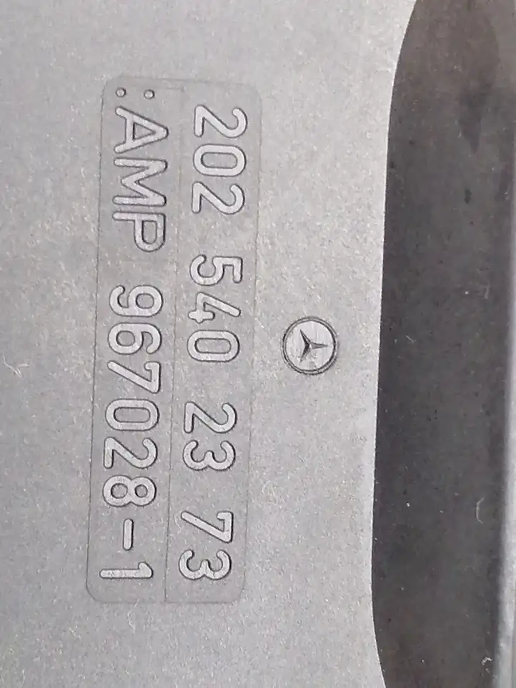 Mercedes-Benz C W203 (2000 - 2007) A2036804739 Нижняя отделка панели приборов — фото 11