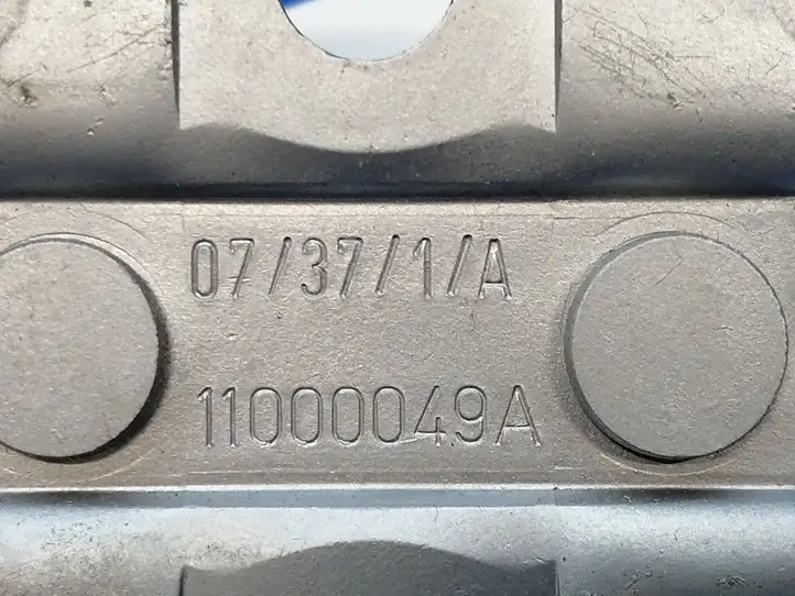 Mercedes-Benz C W204 (2007 - 2014) 11000049 Петля замка передней двери — фото 9