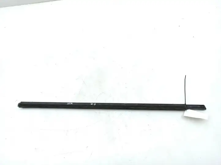 Mercedes-Benz E W211 (2002 - 2009) A2117250565 Накладка стекла передней двери — фото 7