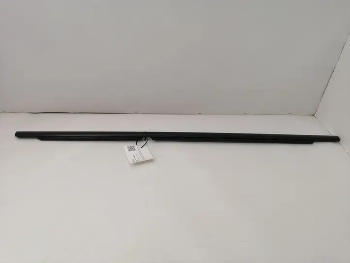 Mercedes-Benz C W203 (2000 - 2007)   Облицовка стекла задней двери