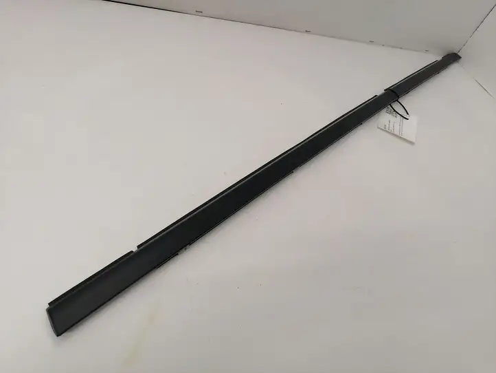 Mercedes-Benz C W203 (2000 - 2007)   Облицовка стекла задней двери