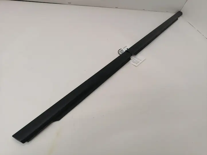 Mercedes-Benz C W203 (2000 - 2007)   Облицовка стекла задней двери