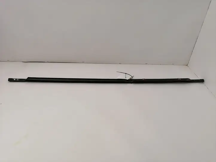 Mercedes-Benz C W203 (2000 - 2007)   Облицовка стекла задней двери