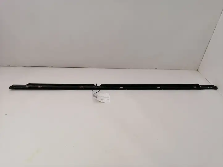 Mercedes-Benz C W203 (2000 - 2007)   Облицовка стекла задней двери