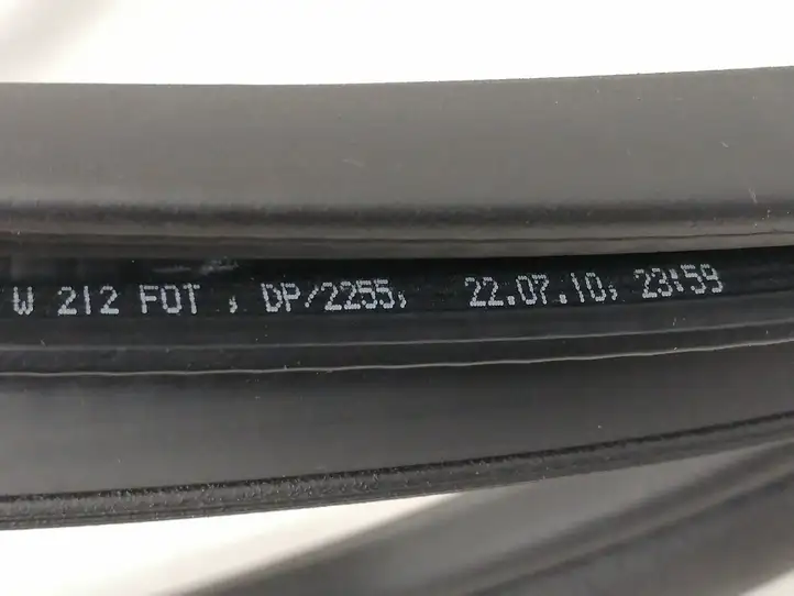 Mercedes-Benz E W212 (2009 - 2016) A2126970151 Уплотнитель кузова — фото 3