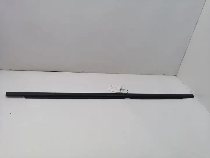 Mercedes-Benz C W203 (2000 - 2007) Накладка стекла задней двери — фото 1