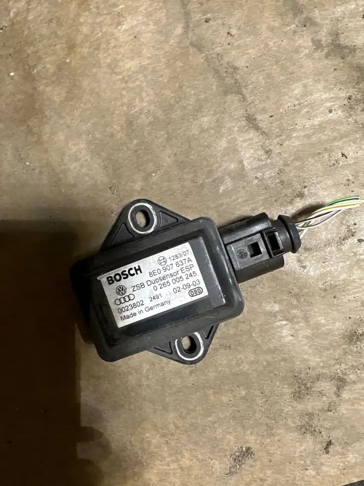 Audi A8 (2002 - 2005)  8E0907637A Датчик ESP (системы стабильности) (датчик курсовой устойчивости))