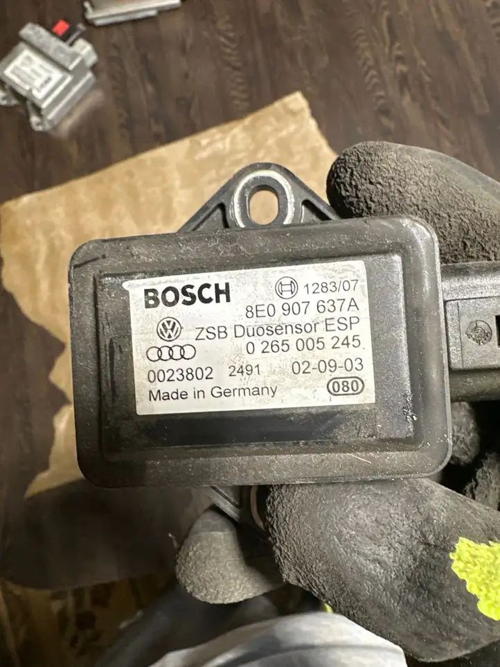 Audi A8 (2002 - 2005)  8E0907637A Датчик ESP (системы стабильности) (датчик курсовой устойчивости))