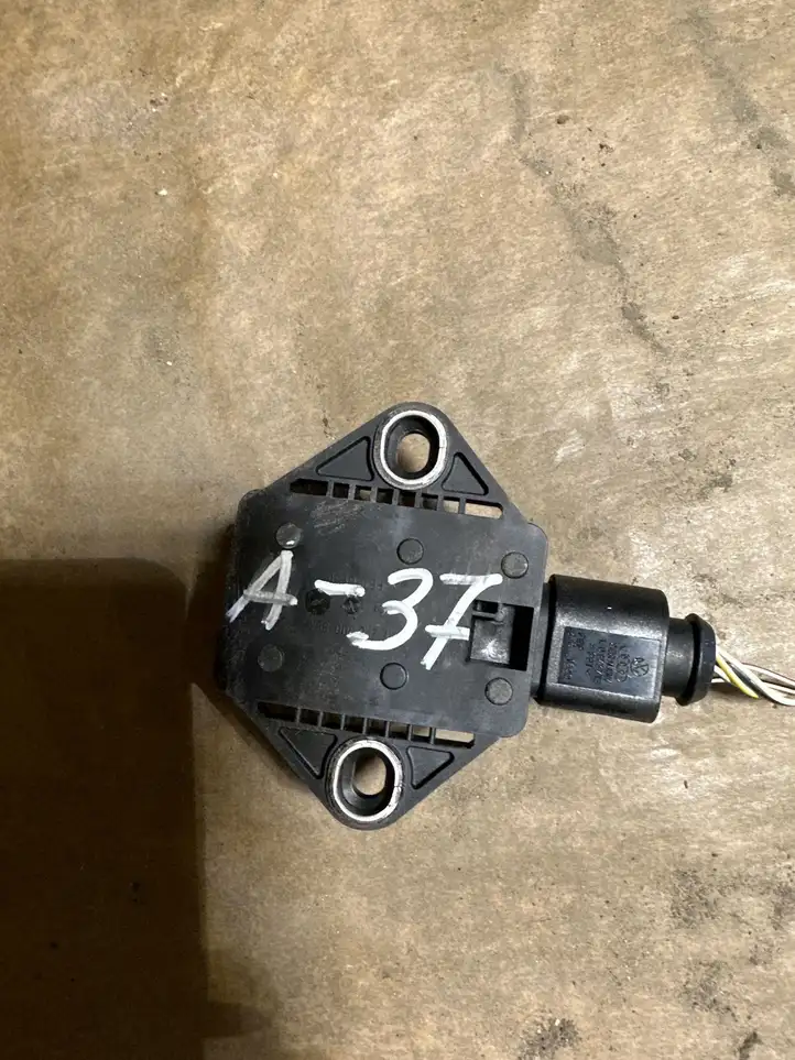 Audi A8 (2002 - 2005)  8E0907637A Датчик ESP (системы стабильности) (датчик курсовой устойчивости))