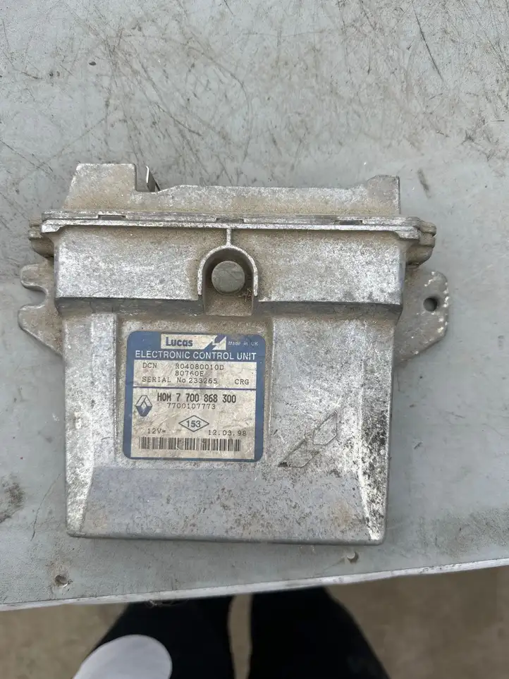 Renault Clio II (1998 - 2001)  7700868300 Блок управления двигателя