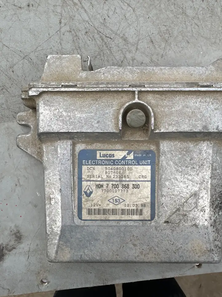 Renault Clio II (1998 - 2001)  7700868300 Блок управления двигателя