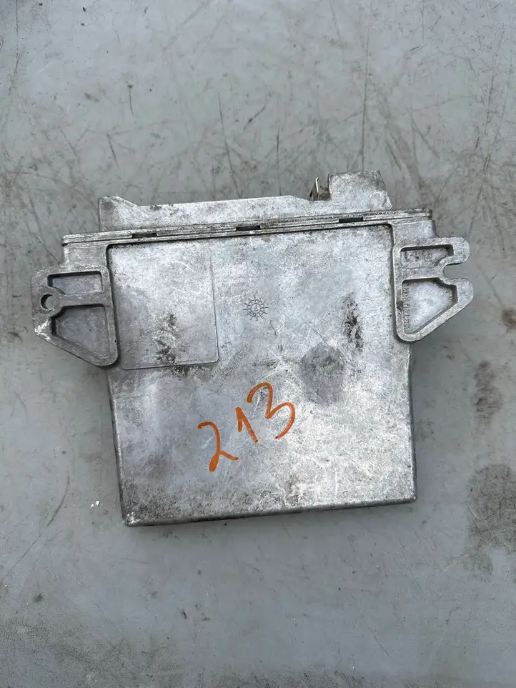 Renault Clio II (1998 - 2001)  7700868300 Блок управления двигателя