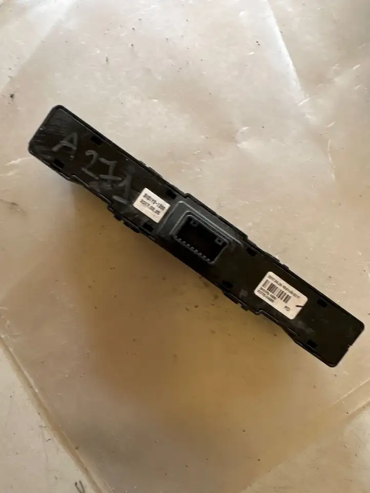 Hyundai i30 (2015 - 2017)  93770G4000 Другие включатели / ручки/ переключатели