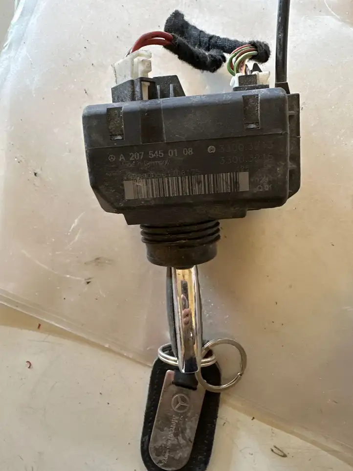 Mercedes-Benz C W204 (2007 - 2014)  A2075450108 Комплект зажигания