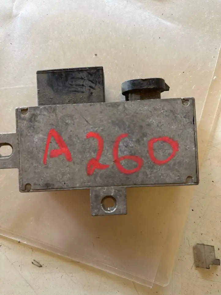 Renault Clio II (1998 - 2001)  7700109860 Реле вентилятора охлаждения