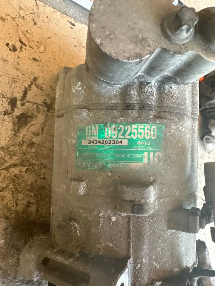 Opel Vectra C (2002 - 2005) 09225560 Компрессор (насос) кондиционера воздуха — фото 2
