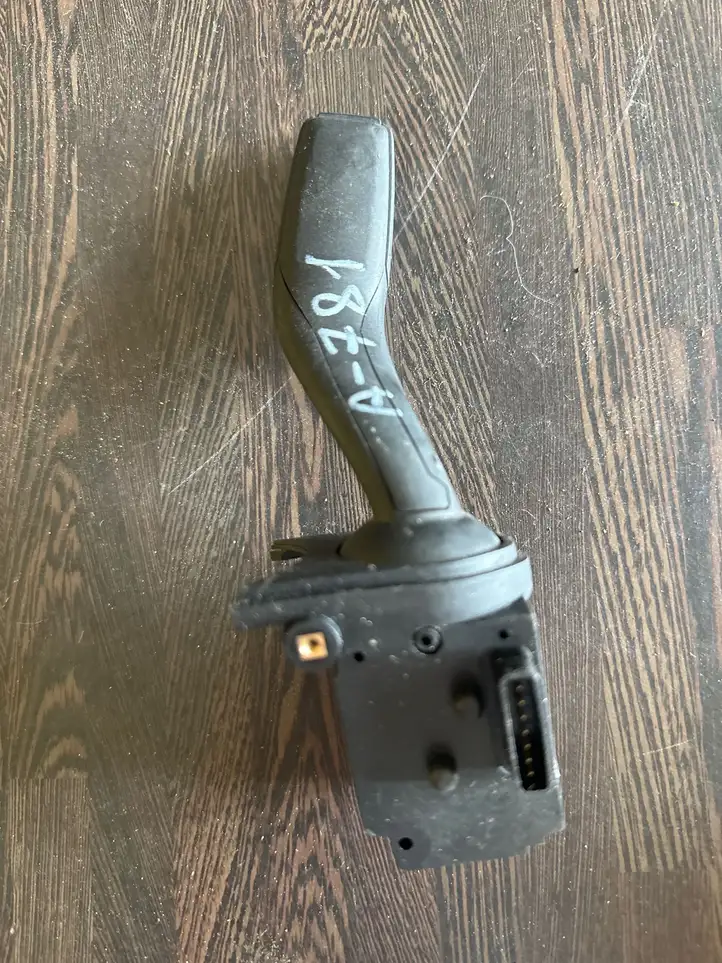 Audi A4 (2000 - 2006)  8E0953521D Ручка постоянной скорости (автопилота)