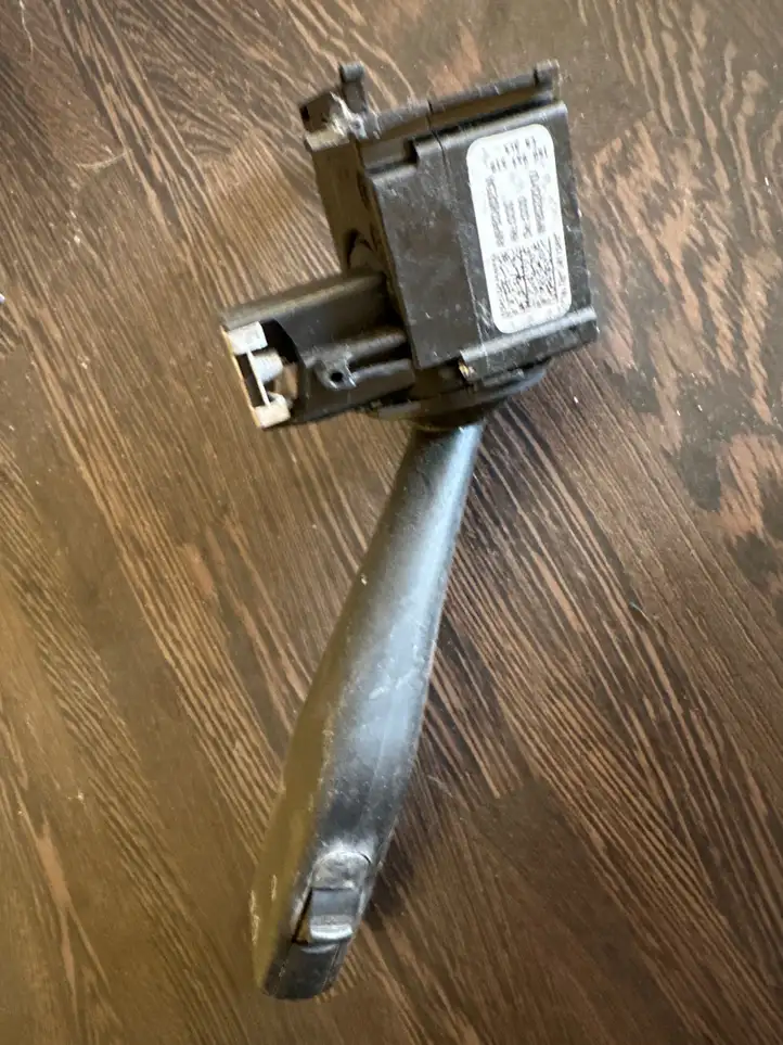 Volkswagen Golf V (2003 - 2009)  ANP80H023A Ручка стеклоочистителей