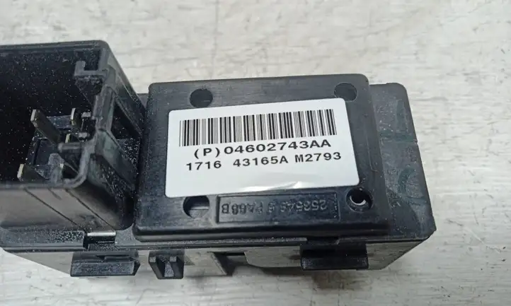 Jeep Grand Cherokee (WK) (2004 - 2010) 04602743AA Блок кнопок стеклоподъемников — фото 3