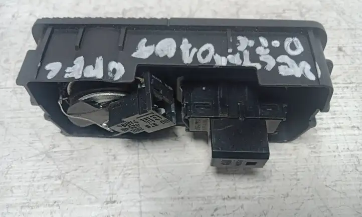 Opel Vectra C (2002 - 2005) 24437646 Кнопка стеклоподъемников — фото 2