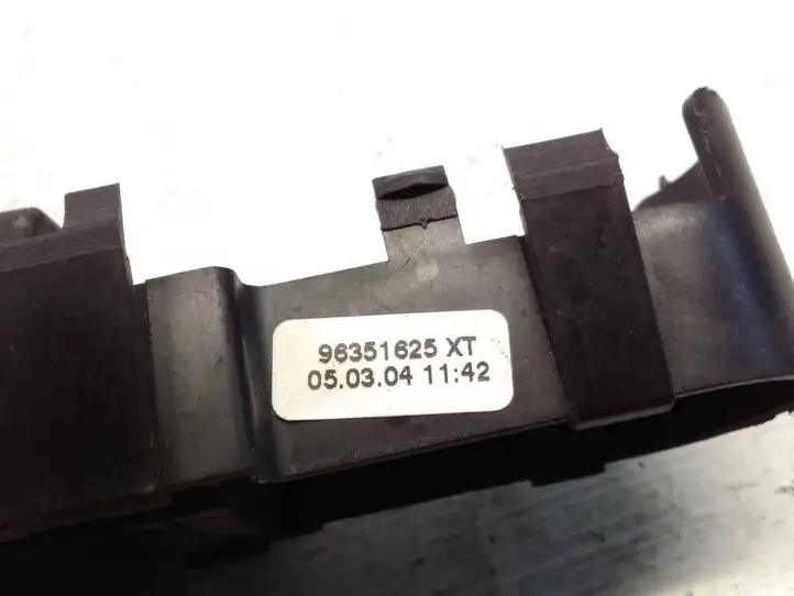 Peugeot 307 CC (2001 - 2005) 96351625XT Блок кнопок стеклоподъемников — фото 4