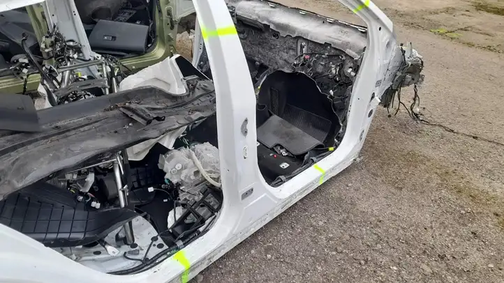 Toyota Prius (XW50) (2015 - ) Средняя стойка кузова (B) — фото 2